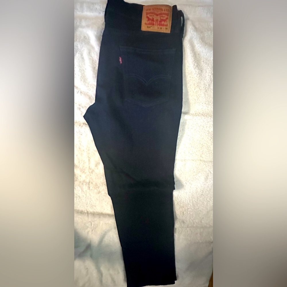 Mens Levis 514 size 32 x 30, Dark Blue, Like New!